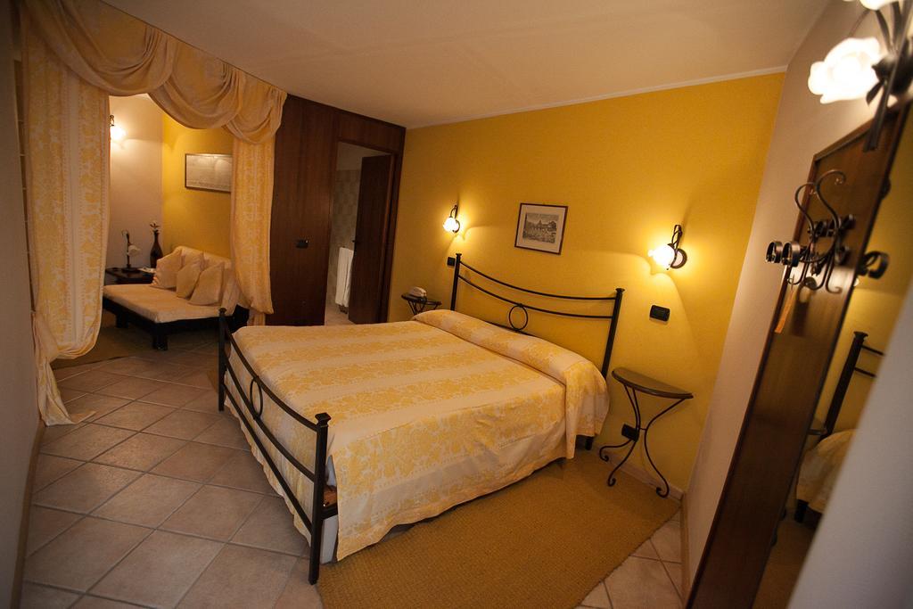 Hotel Rainero Асти Номер фото