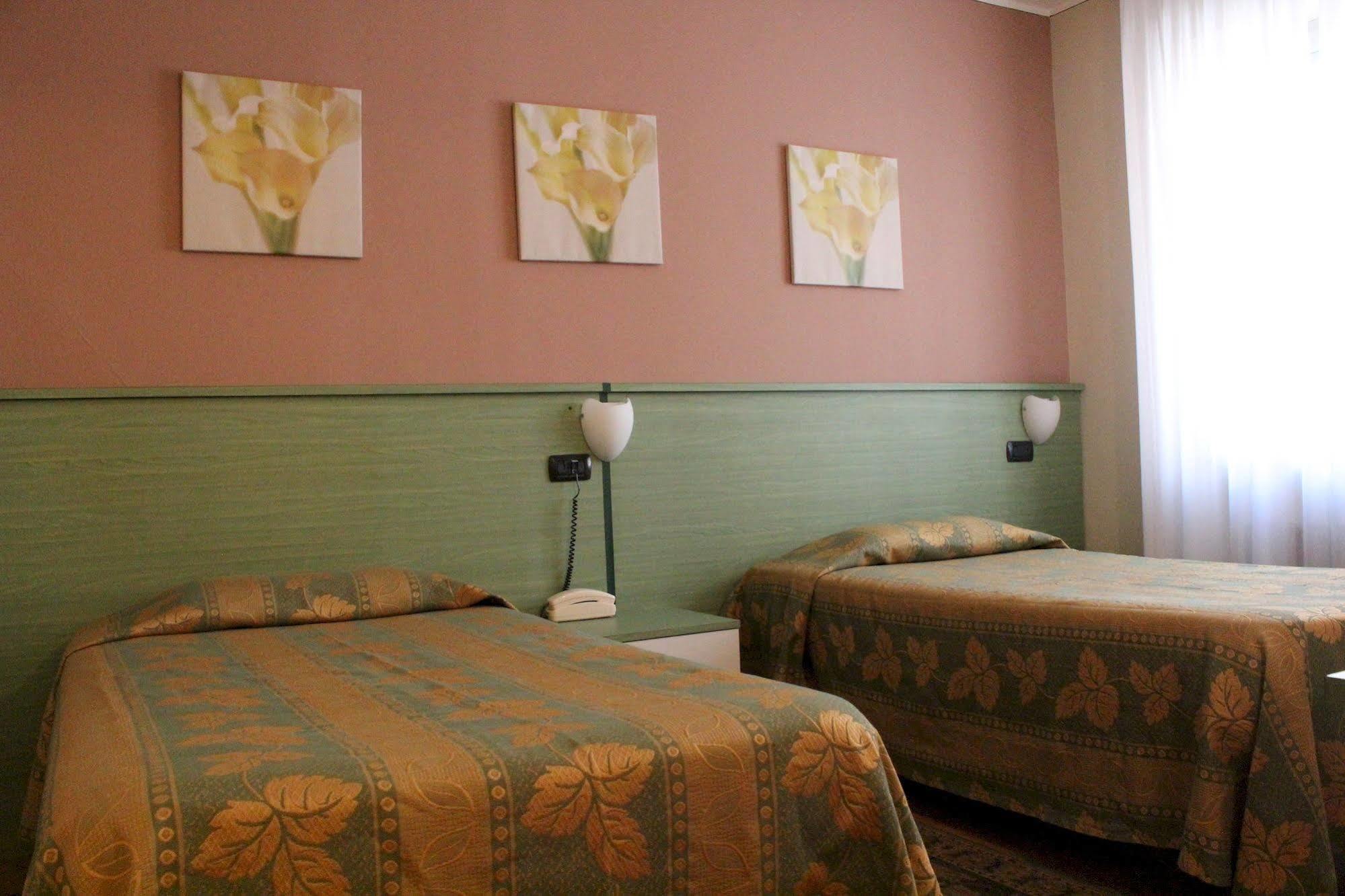 Hotel Rainero Асти Экстерьер фото